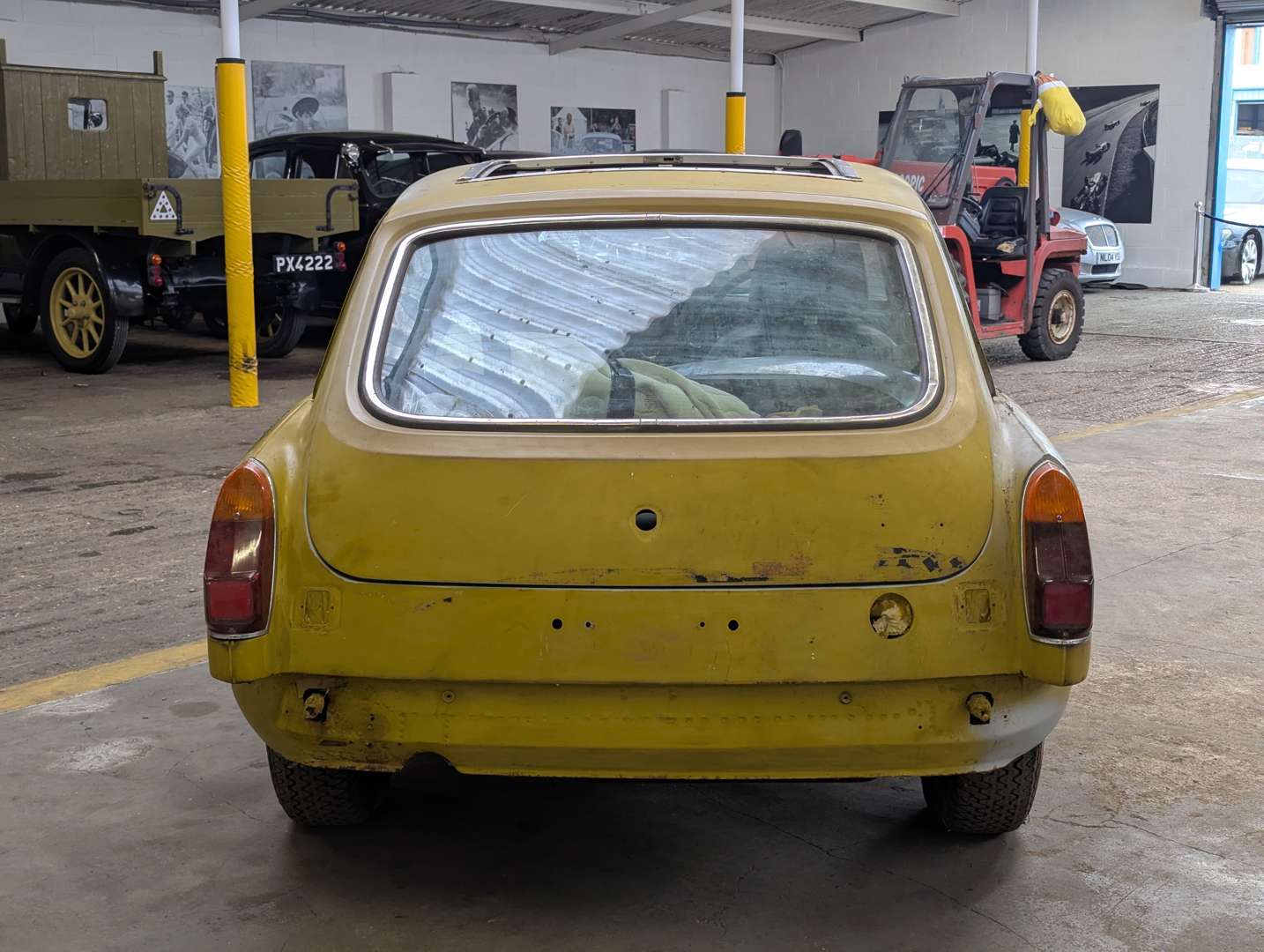 <p>1975 MG B GT V8</p>