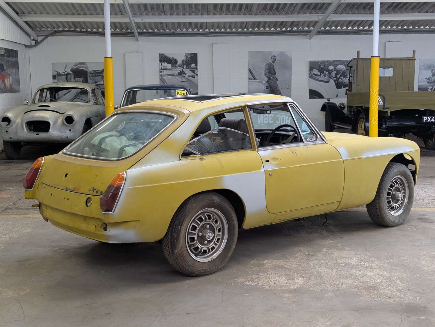 <p>1975 MG B GT V8</p>