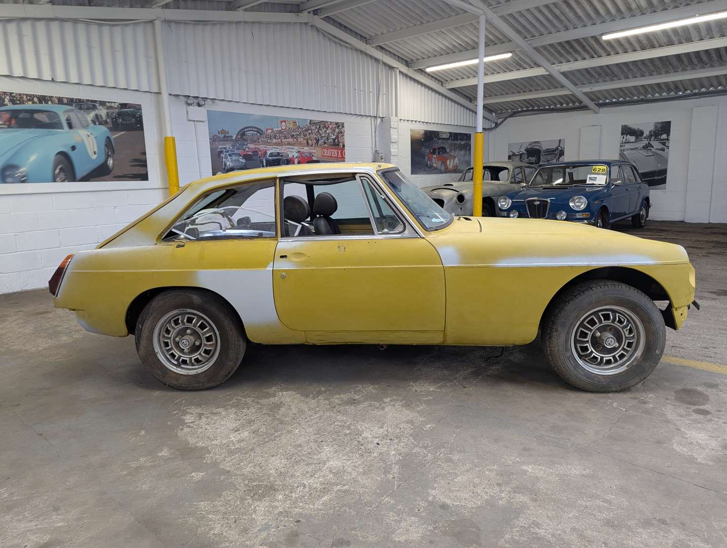 <p>1975 MG B GT V8</p>