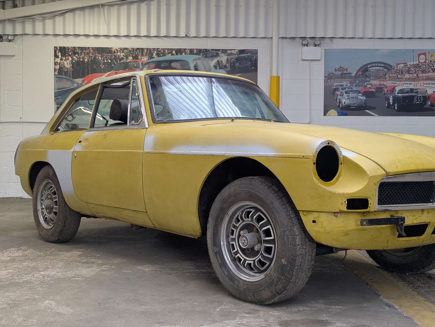 <p>1975 MG B GT V8</p>