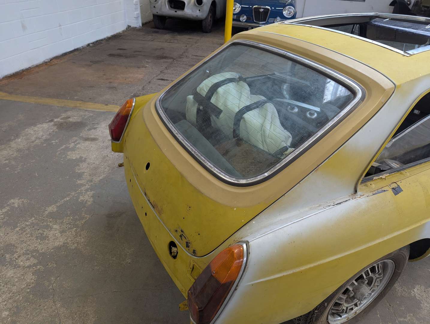 <p>1975 MG B GT V8</p>