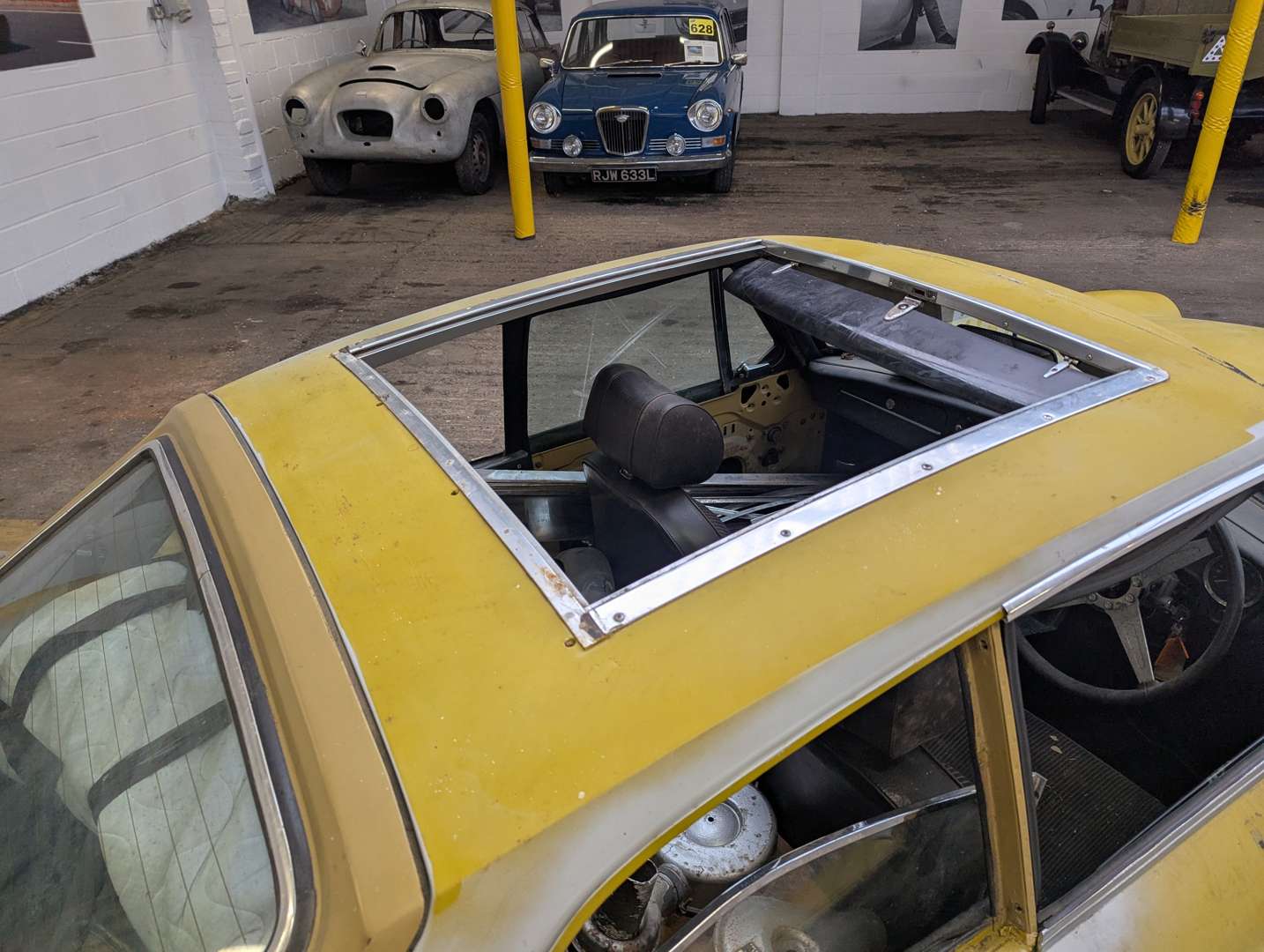 <p>1975 MG B GT V8</p>