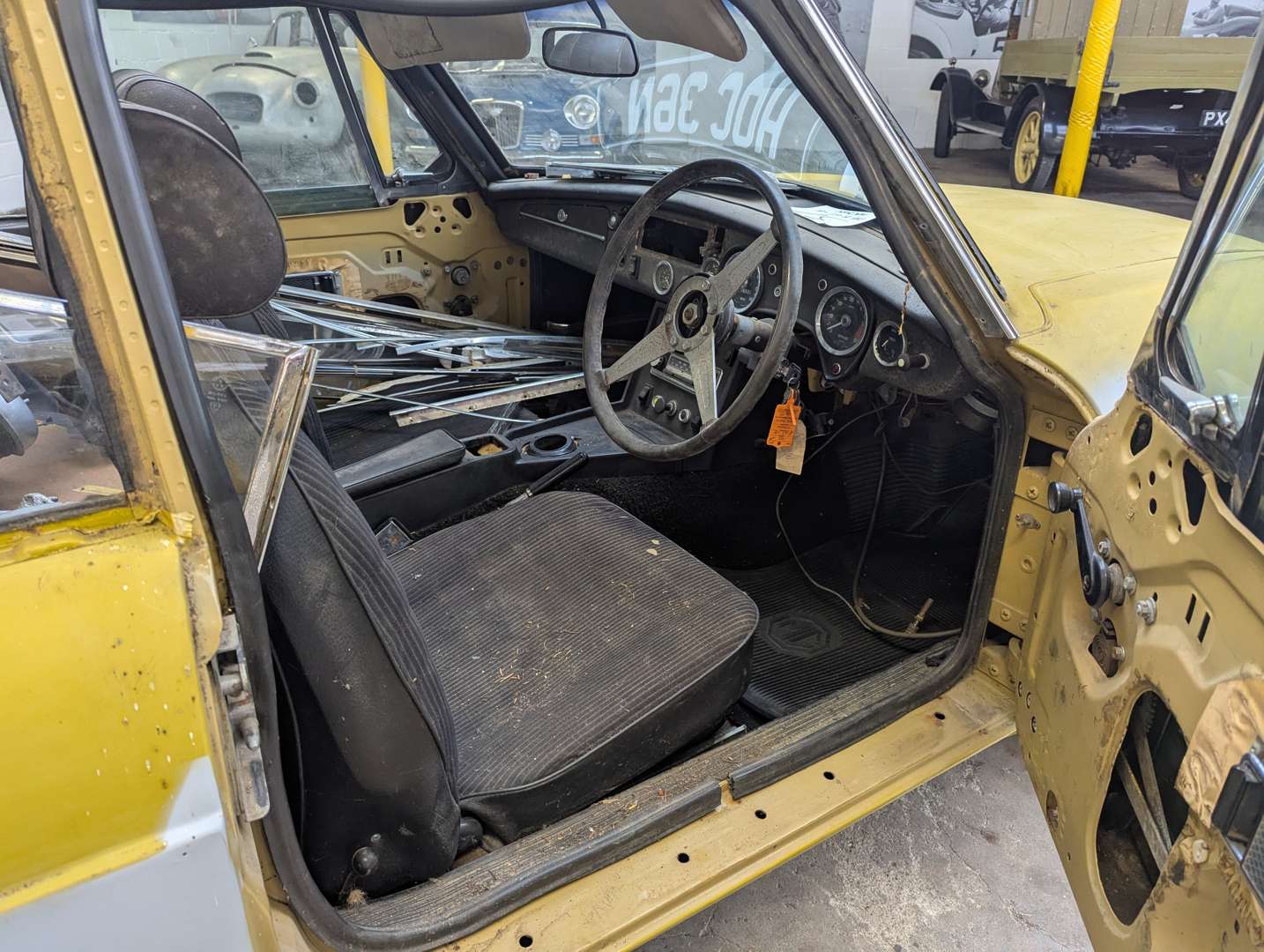 <p>1975 MG B GT V8</p>