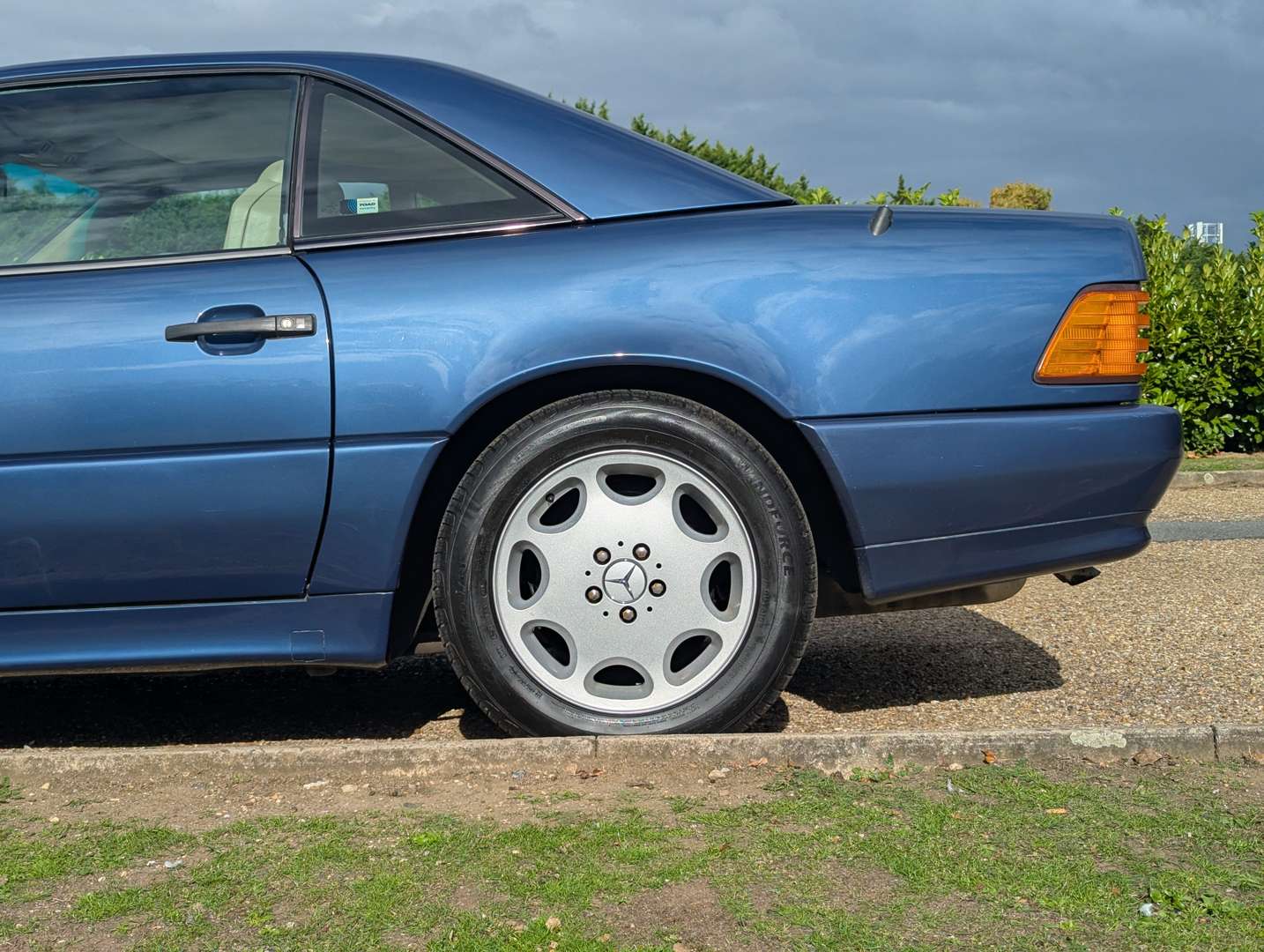 <p>1992 MERCEDES 300SL-24 AUTO</p>