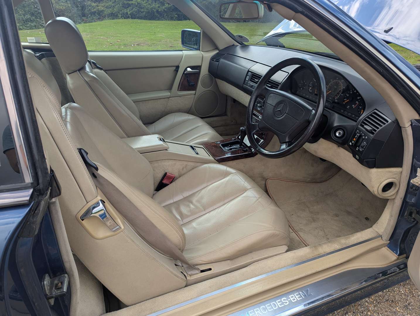 <p>1992 MERCEDES 300SL-24 AUTO</p>