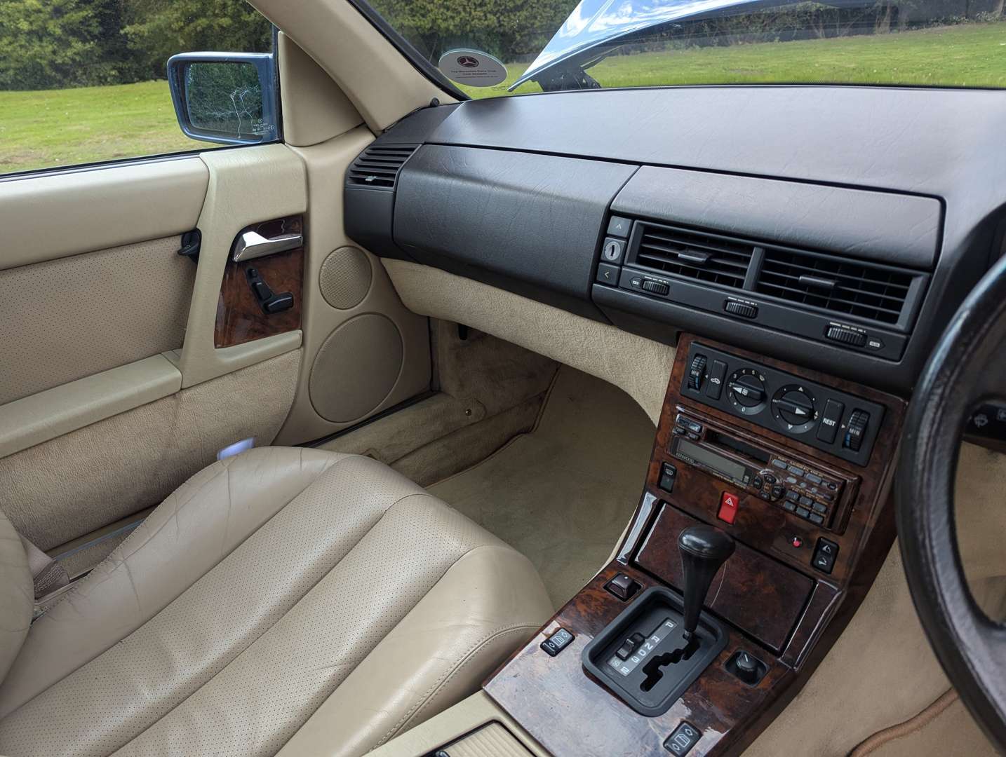 <p>1992 MERCEDES 300SL-24 AUTO</p>