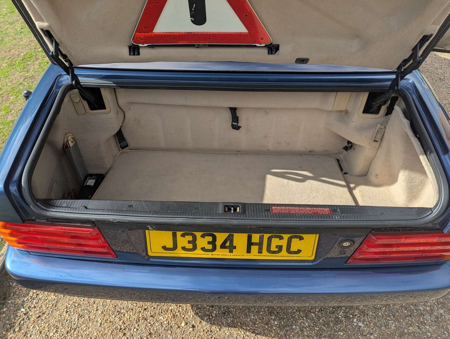 <p>1992 MERCEDES 300SL-24 AUTO</p>