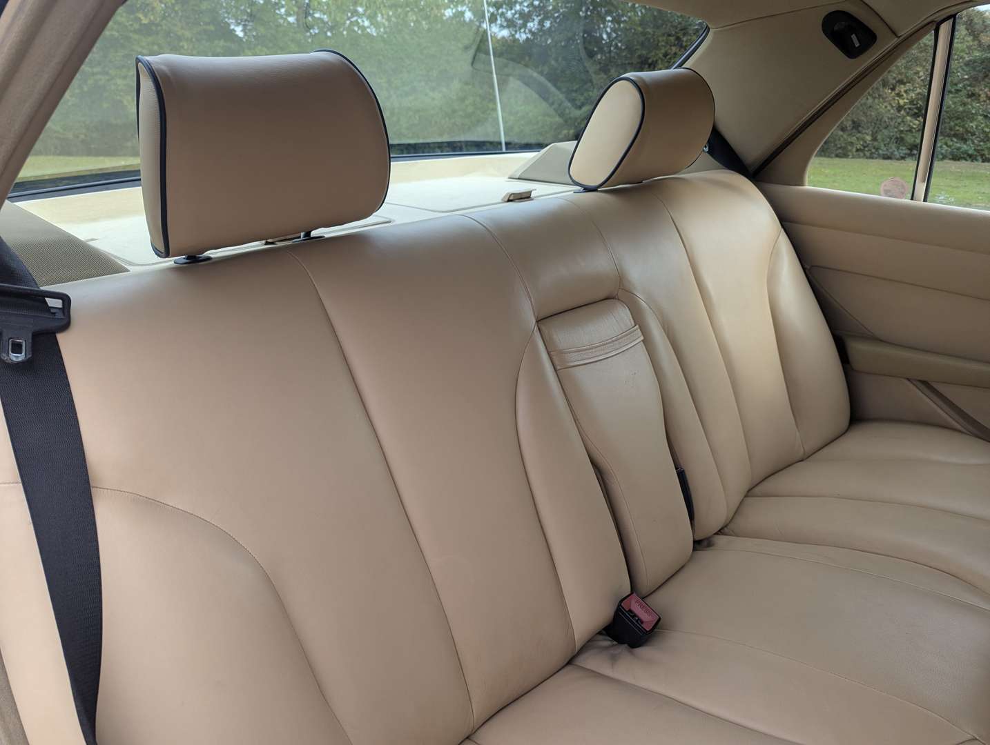 <p>1989 MERCEDES 500 SE AUTO</p>