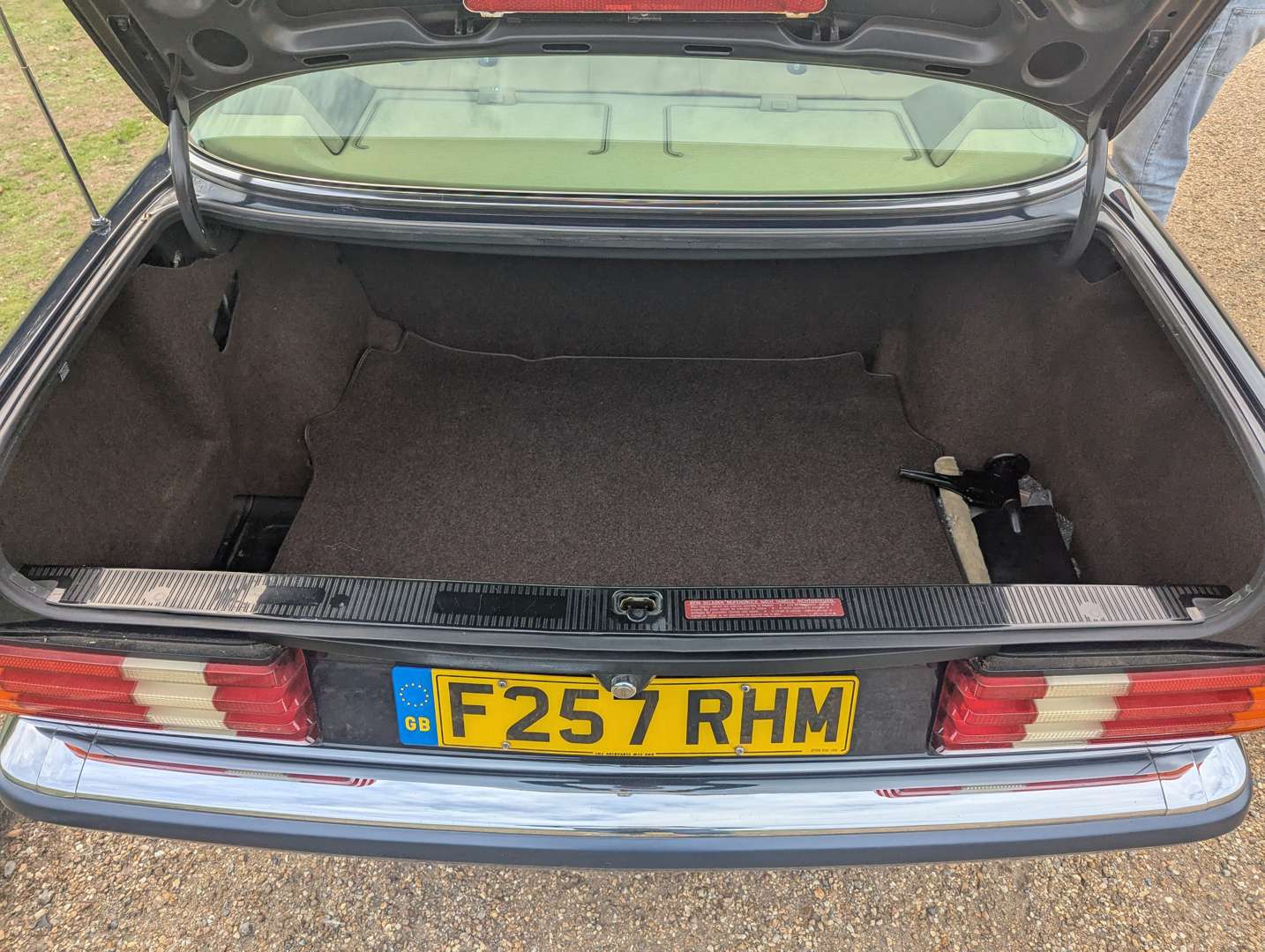 <p>1989 MERCEDES 500 SE AUTO</p>