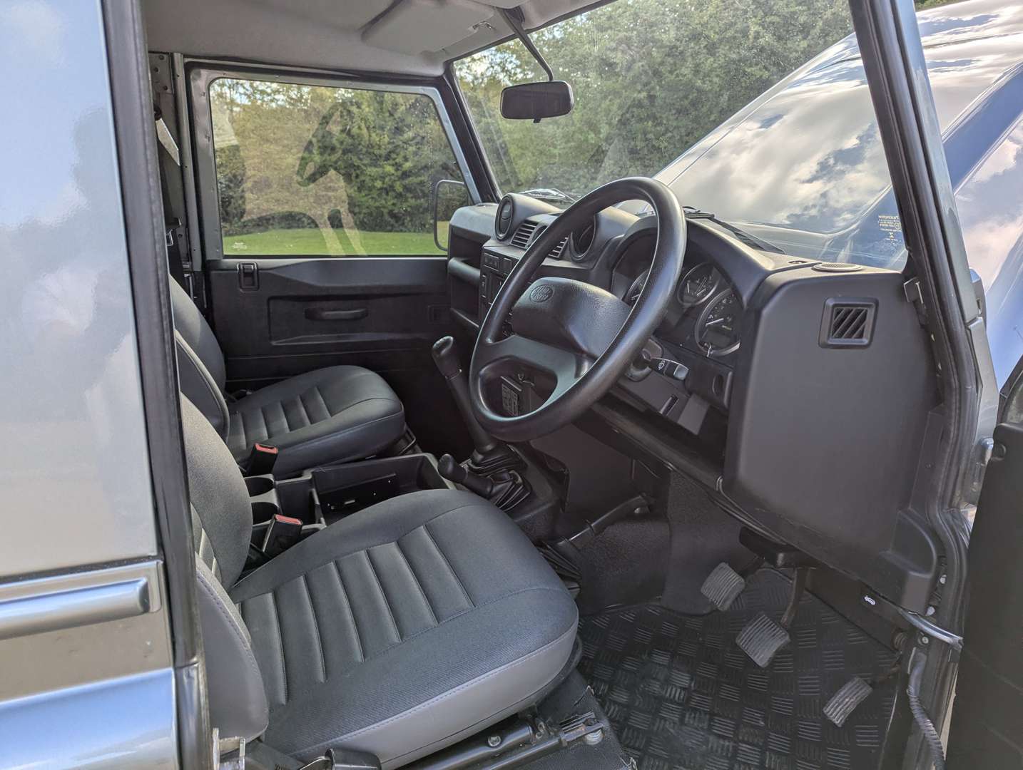 <p>2015 LAND ROVER DEFENDER 90 HARD TOP TDCI</p>