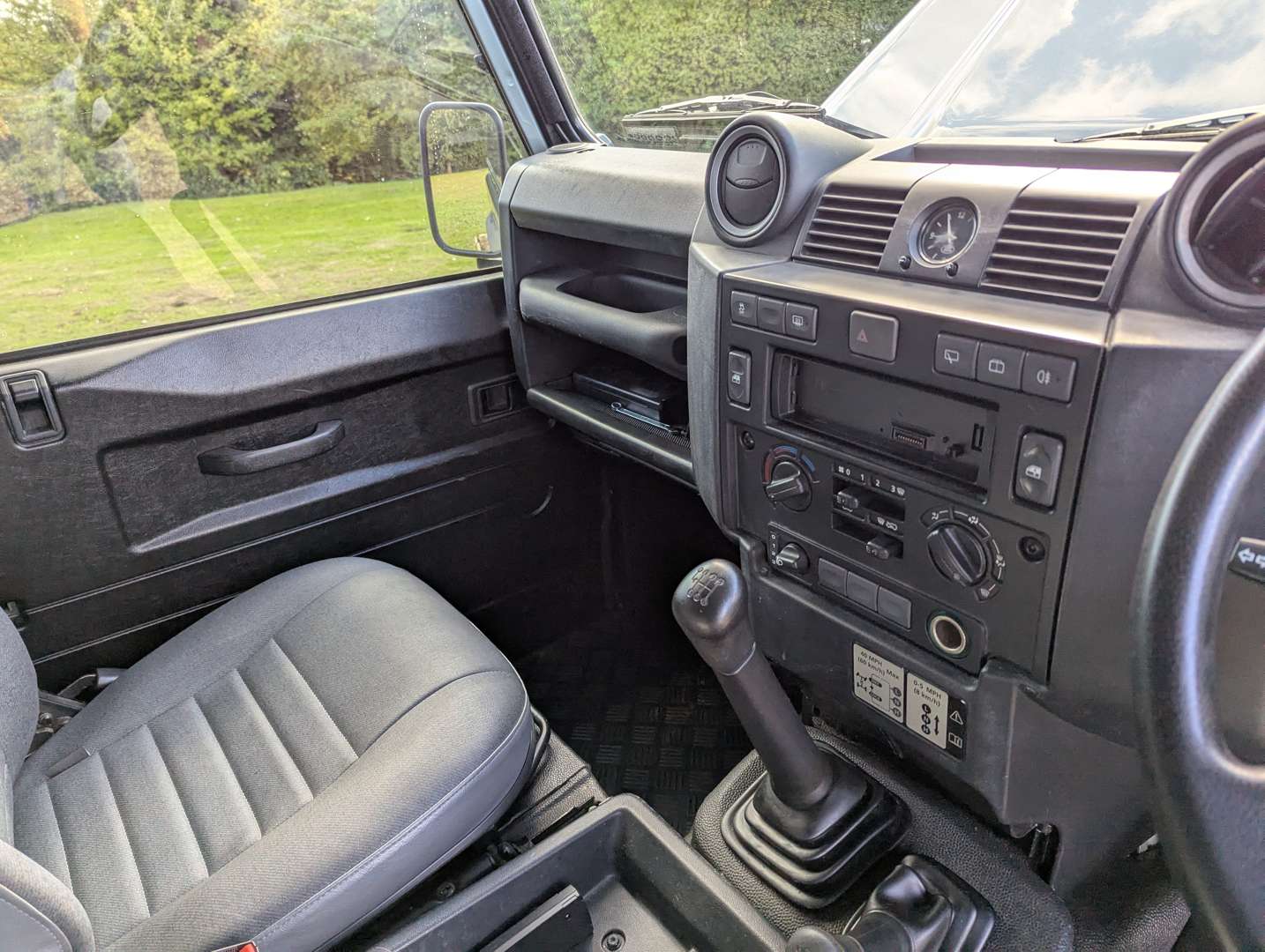 <p>2015 LAND ROVER DEFENDER 90 HARD TOP TDCI</p>