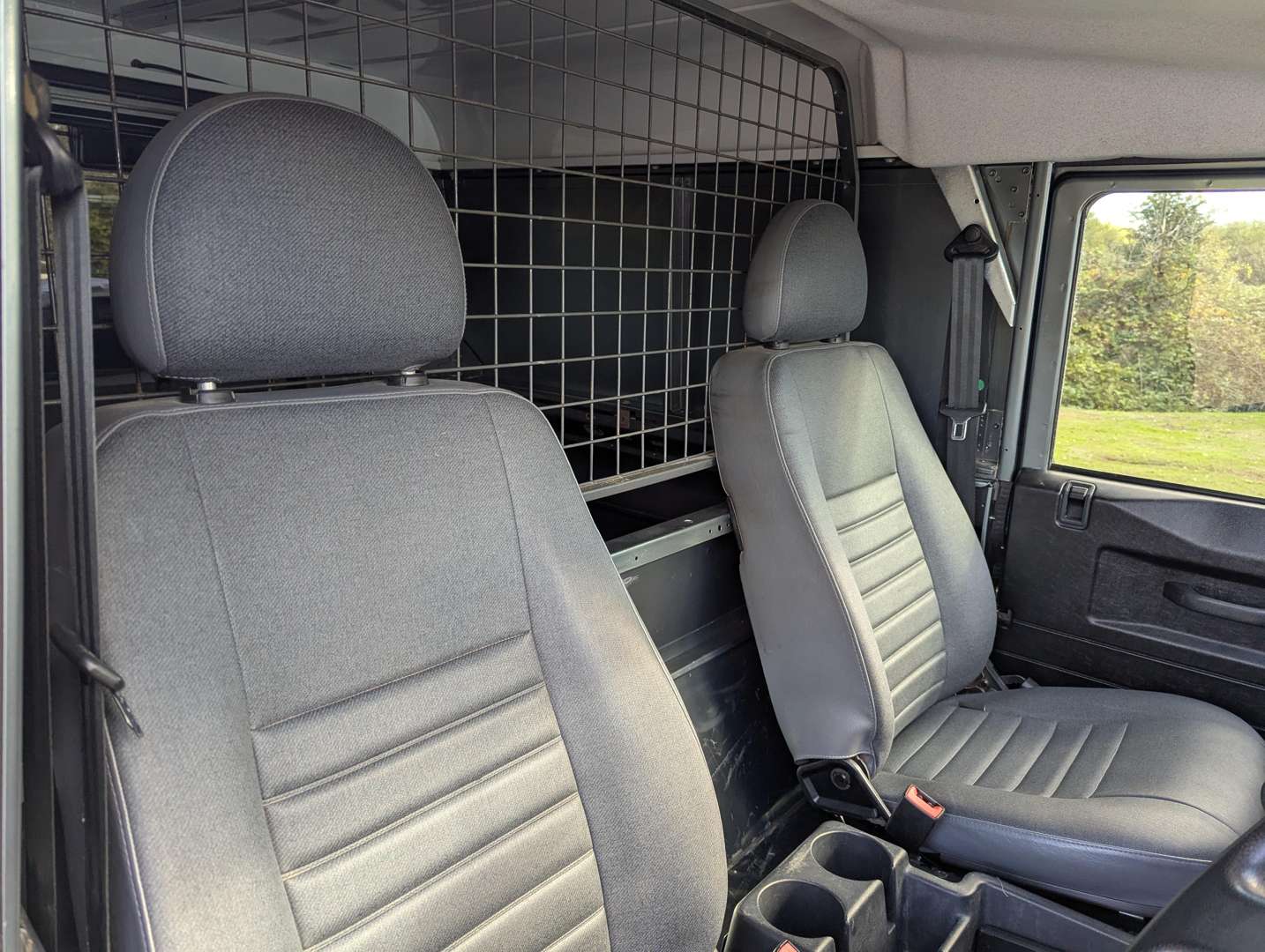 <p>2015 LAND ROVER DEFENDER 90 HARD TOP TDCI</p>