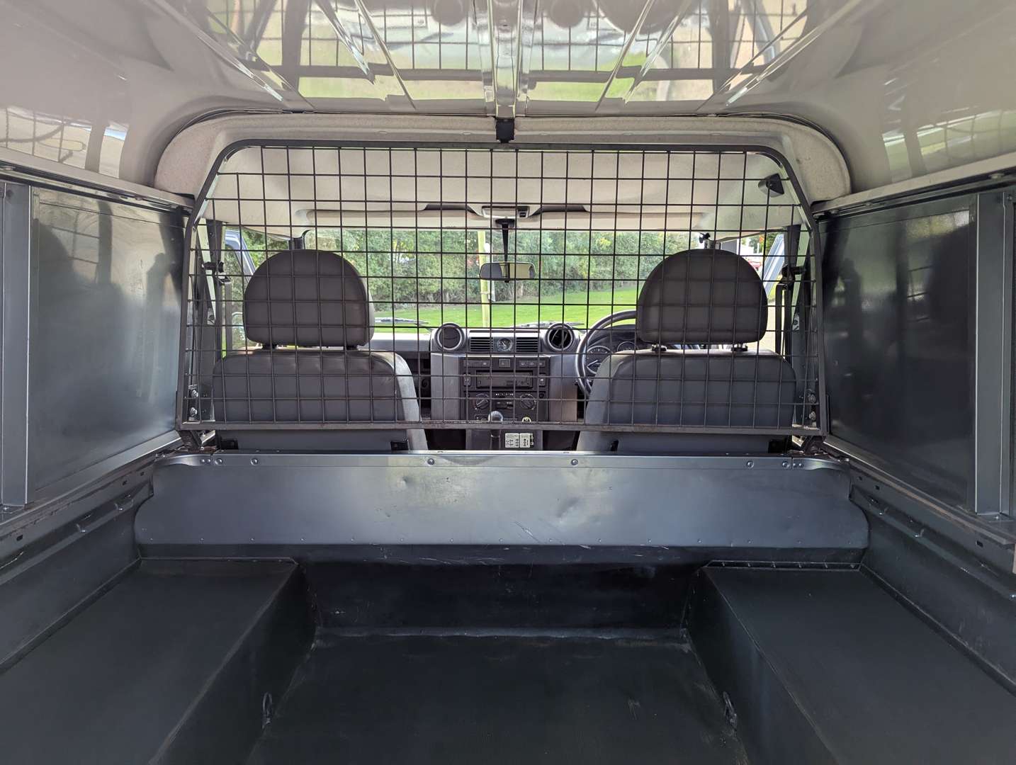 <p>2015 LAND ROVER DEFENDER 90 HARD TOP TDCI</p>