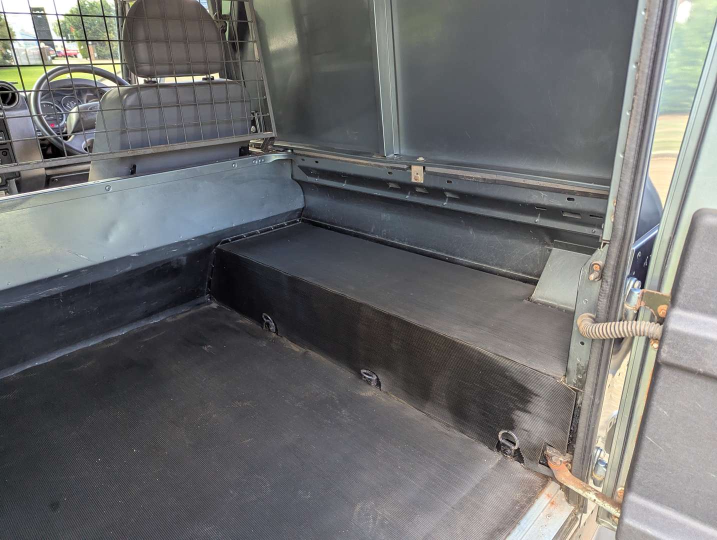 <p>2015 LAND ROVER DEFENDER 90 HARD TOP TDCI</p>