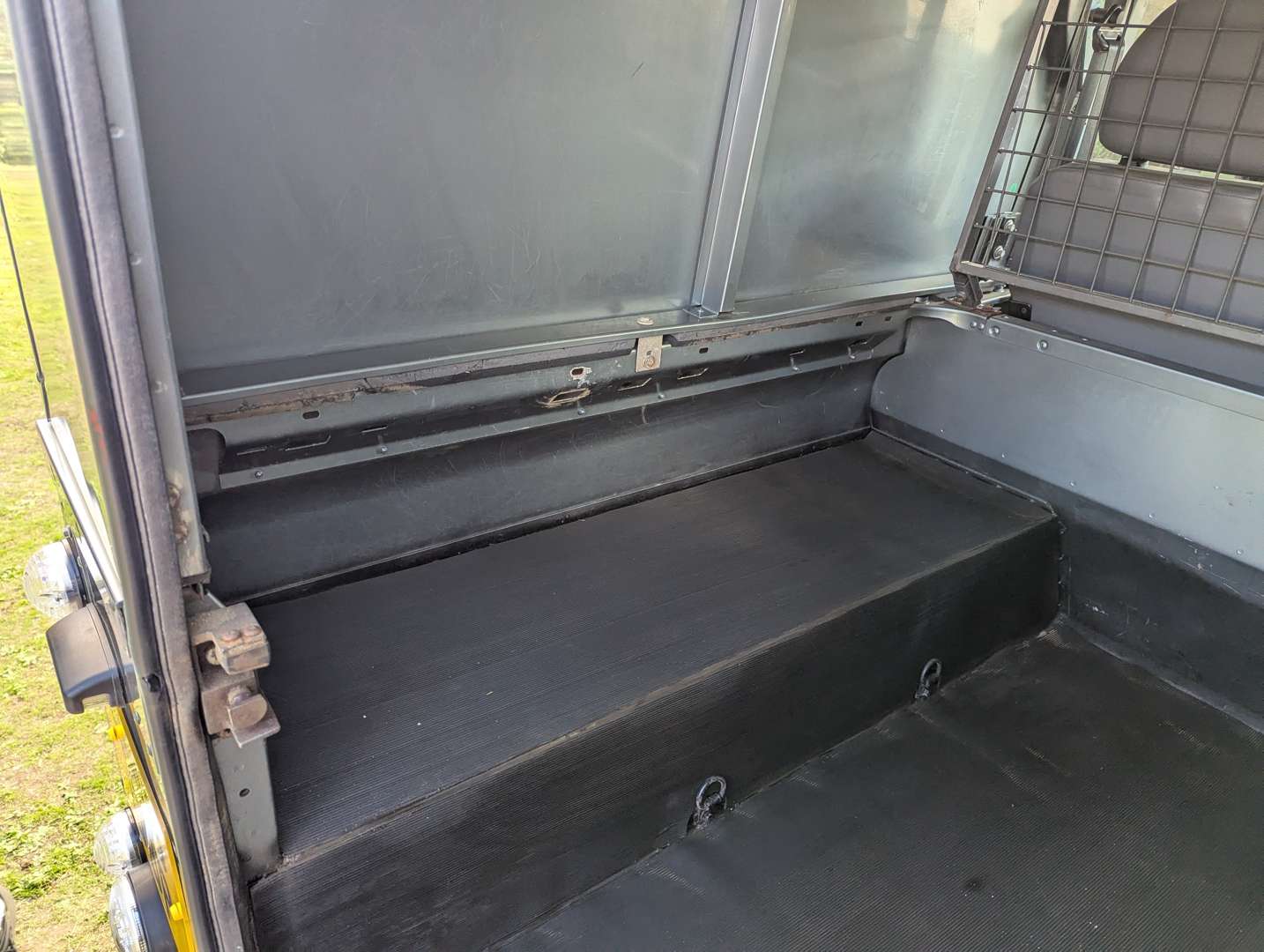 <p>2015 LAND ROVER DEFENDER 90 HARD TOP TDCI</p>