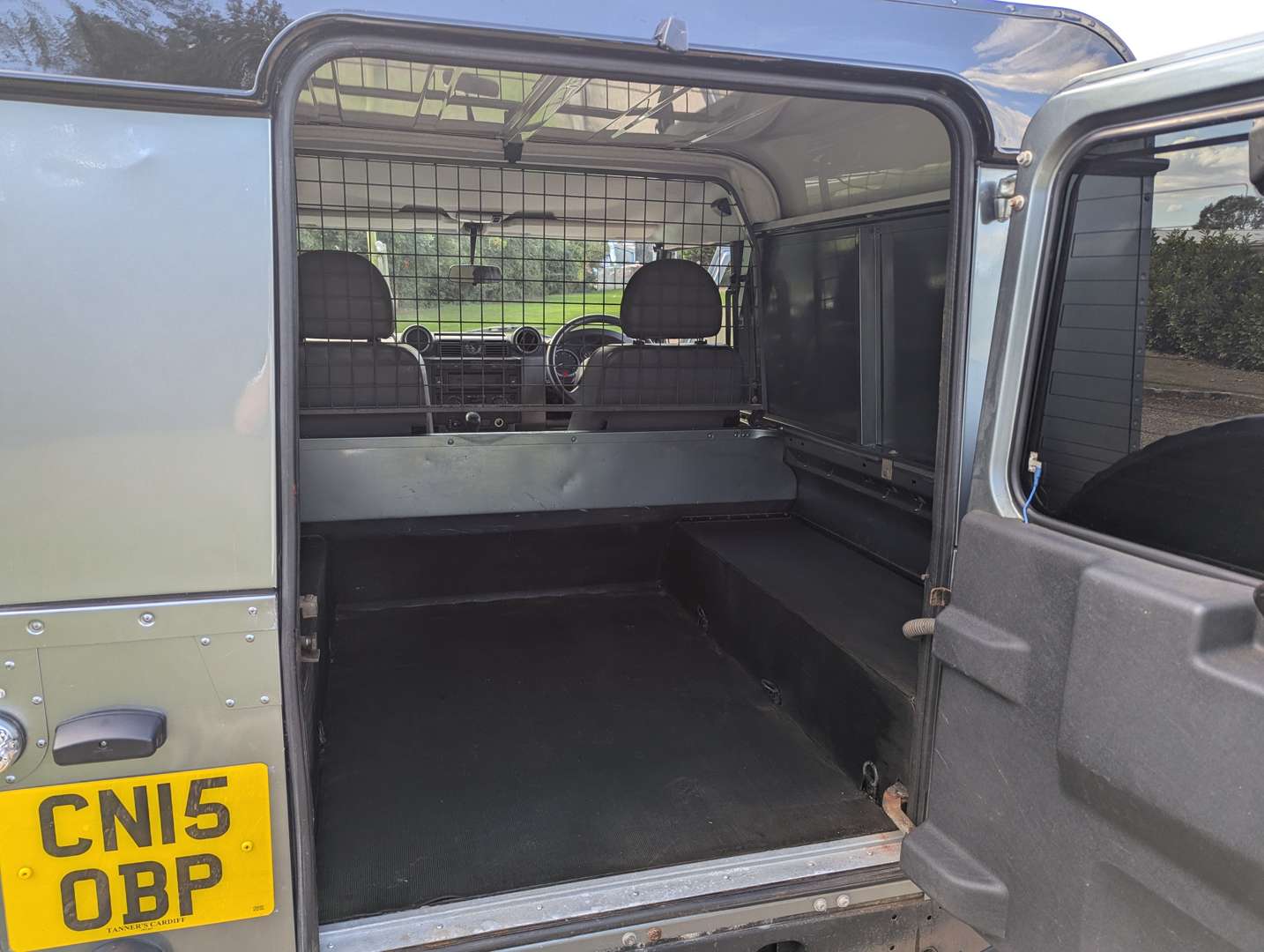 <p>2015 LAND ROVER DEFENDER 90 HARD TOP TDCI</p>