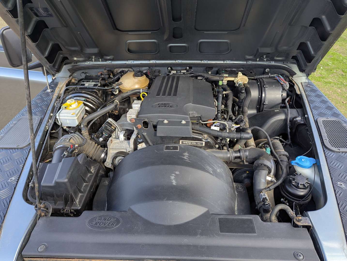 <p>2015 LAND ROVER DEFENDER 90 HARD TOP TDCI</p>