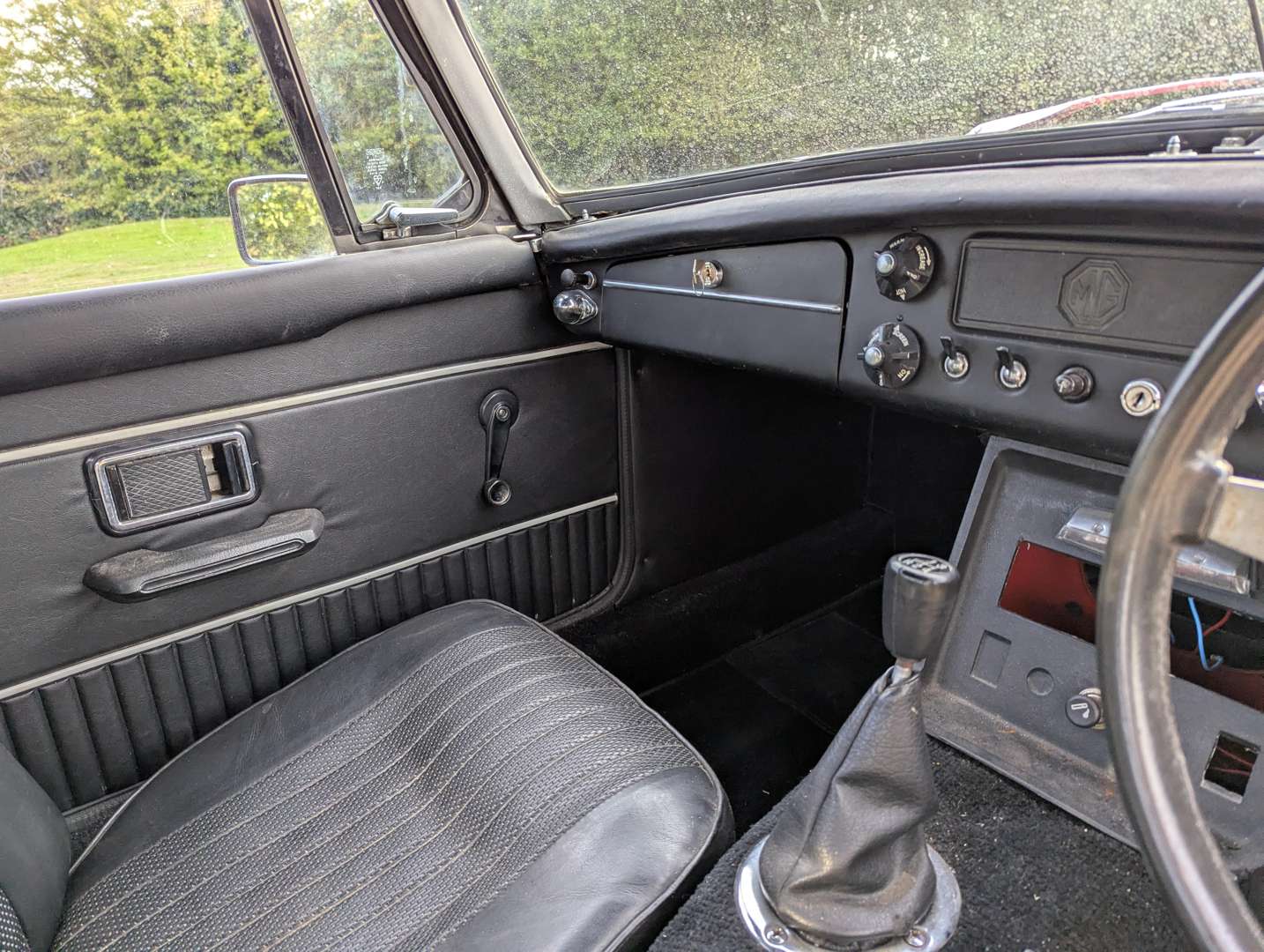 <p>1970 MG B ROADSTER</p>