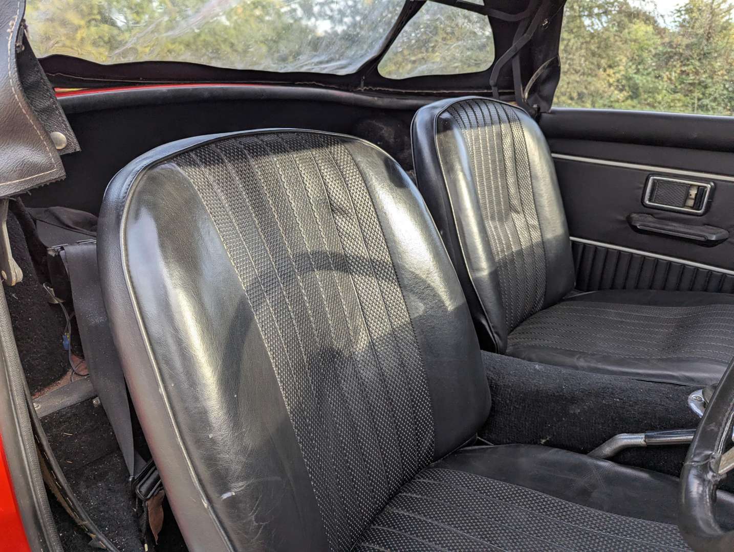 <p>1970 MG B ROADSTER</p>