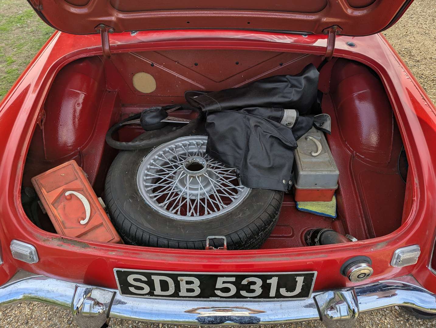 <p>1970 MG B ROADSTER</p>