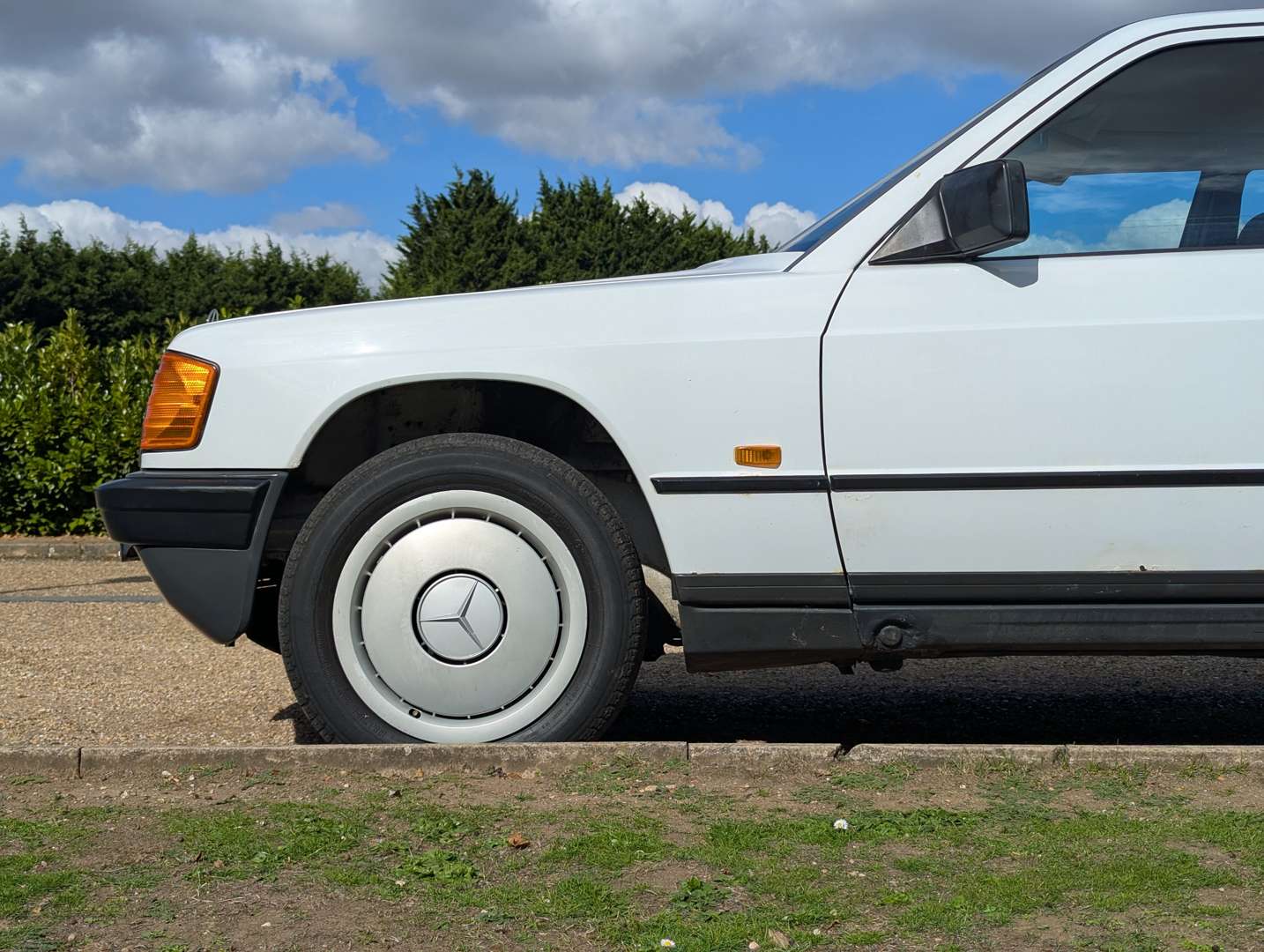 <p>1985 MERCEDES 190E 2.0 MANUAL</p>