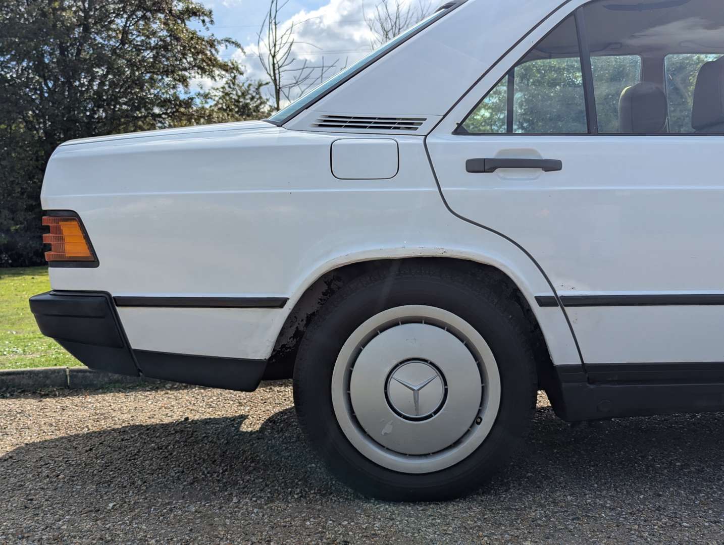 <p>1985 MERCEDES 190E 2.0 MANUAL</p>