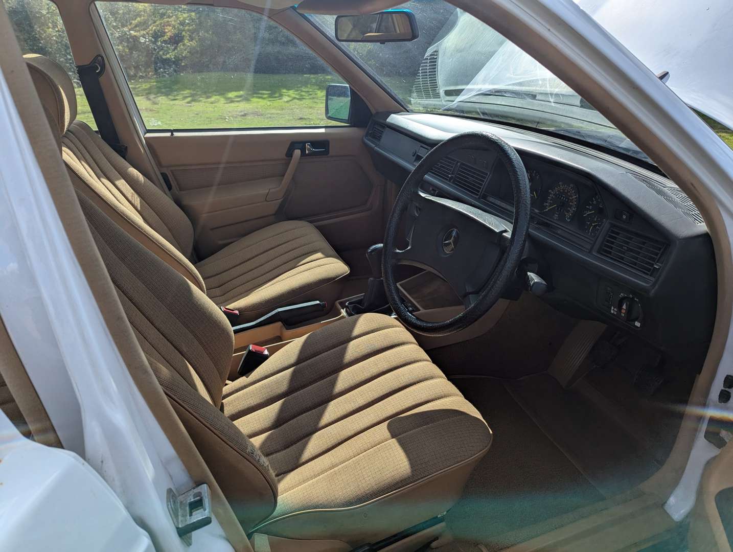 <p>1985 MERCEDES 190E 2.0 MANUAL</p>
