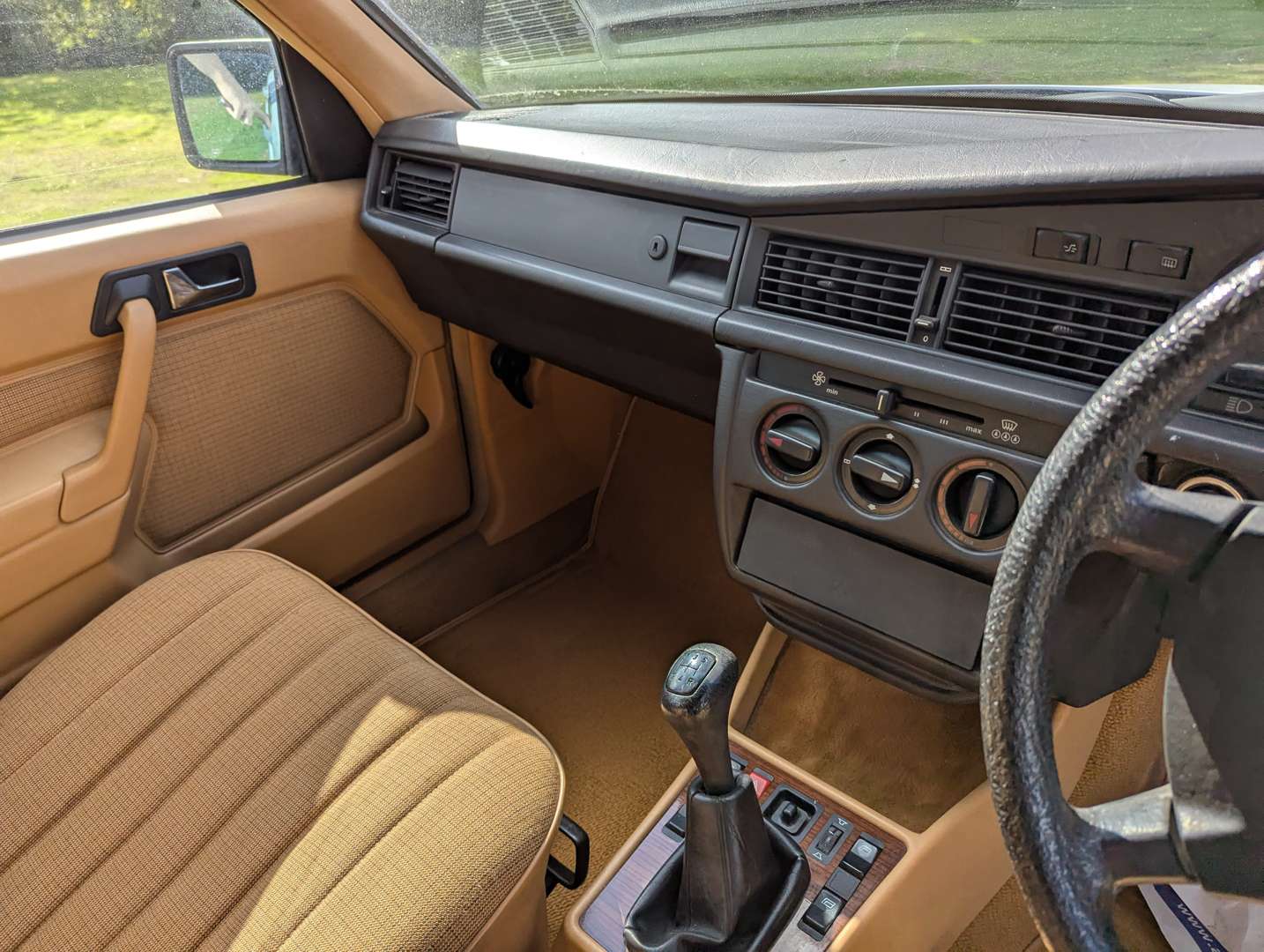<p>1985 MERCEDES 190E 2.0 MANUAL</p>