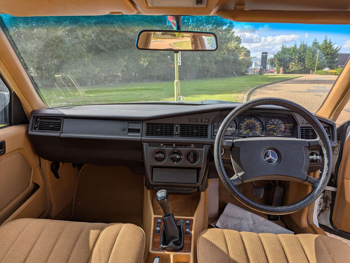 <p>1985 MERCEDES 190E 2.0 MANUAL</p>