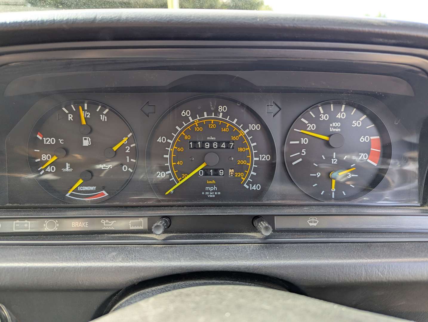 <p>1985 MERCEDES 190E 2.0 MANUAL</p>