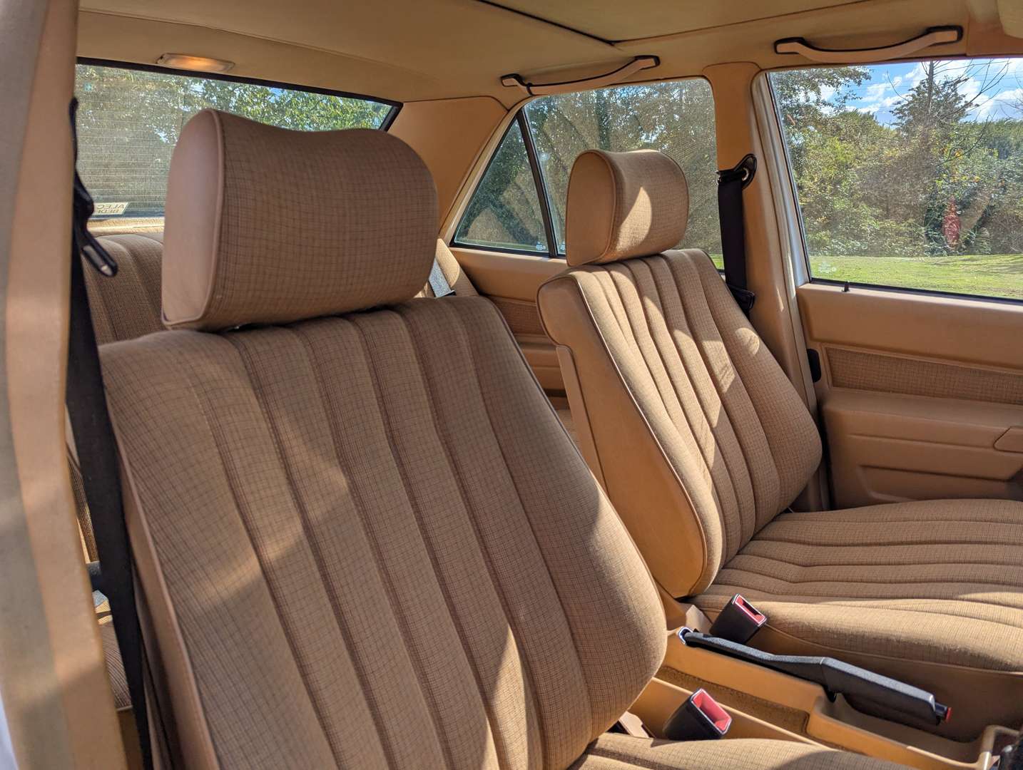 <p>1985 MERCEDES 190E 2.0 MANUAL</p>