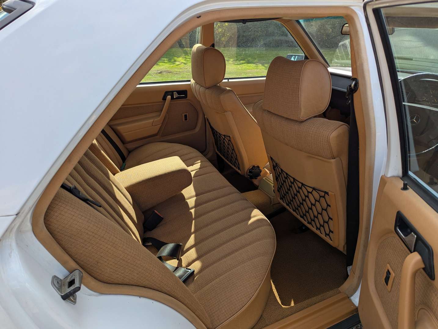 <p>1985 MERCEDES 190E 2.0 MANUAL</p>