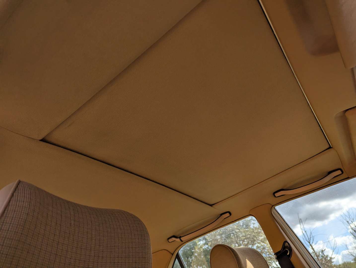 <p>1985 MERCEDES 190E 2.0 MANUAL</p>