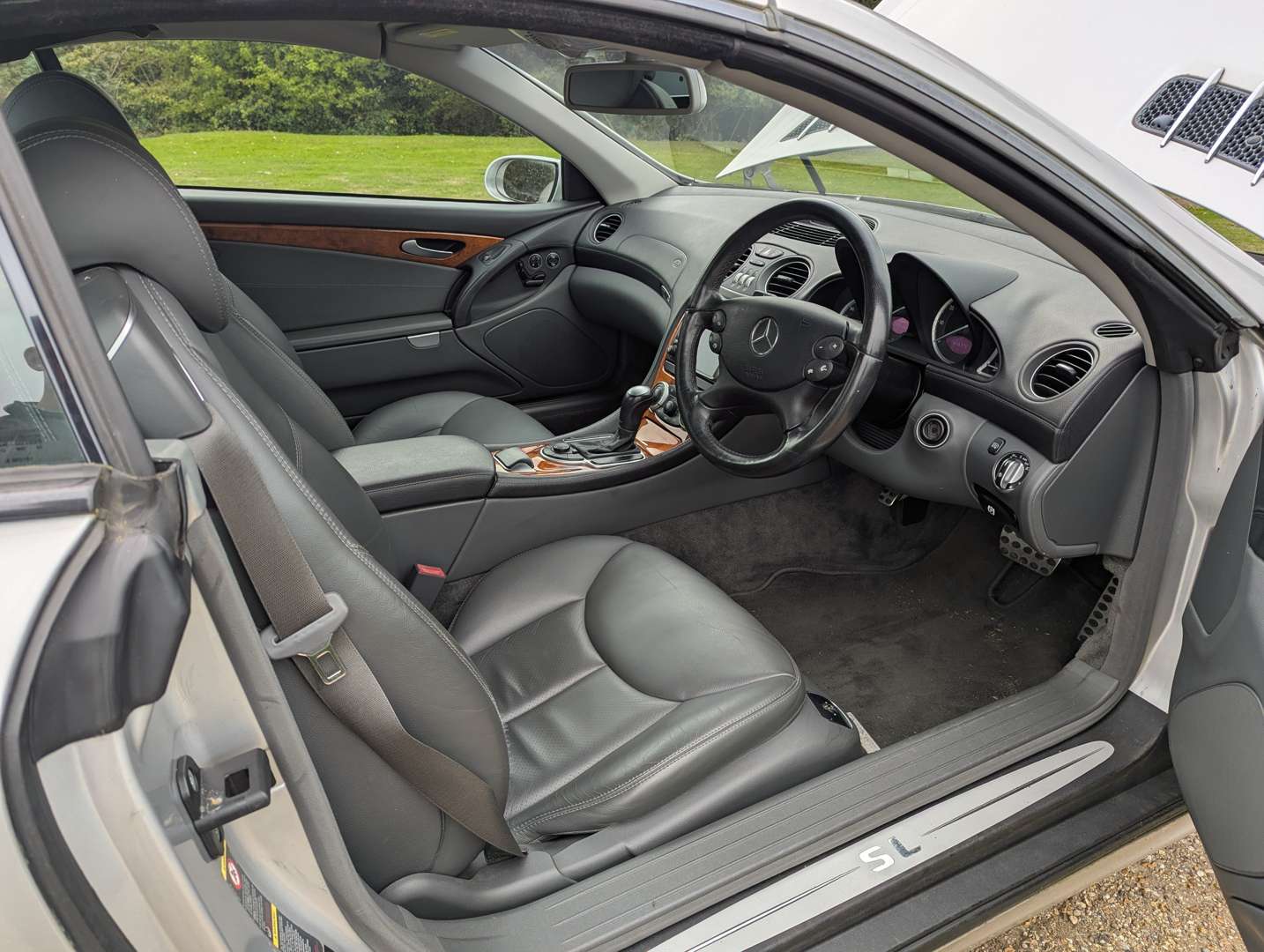 <p>2004 MERCEDES SL 350 AUTO</p>