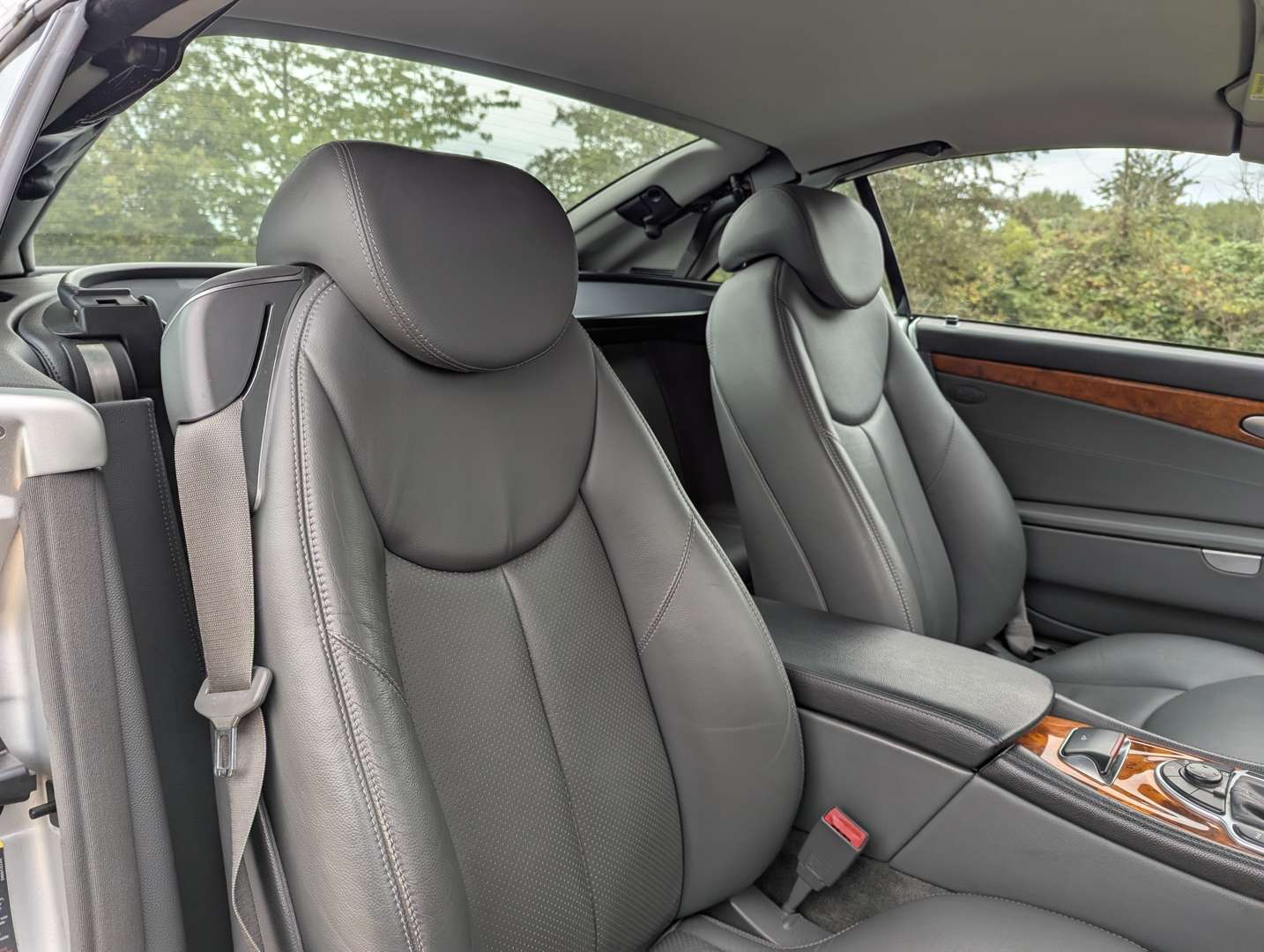 <p>2004 MERCEDES SL 350 AUTO</p>