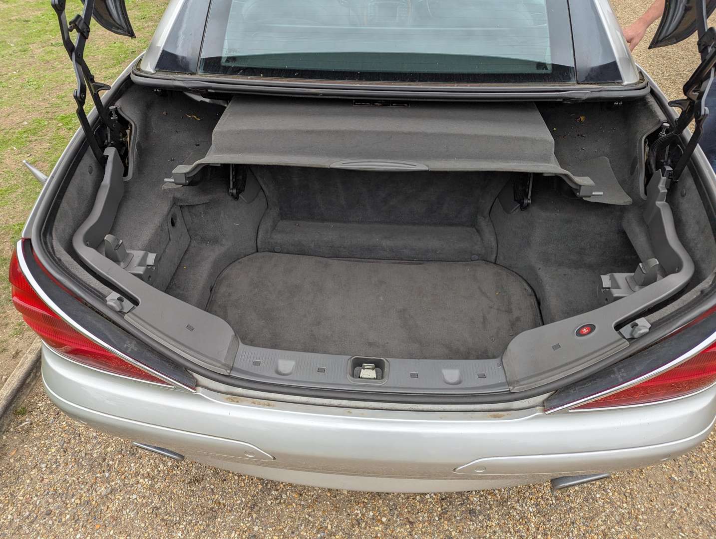 <p>2004 MERCEDES SL 350 AUTO</p>