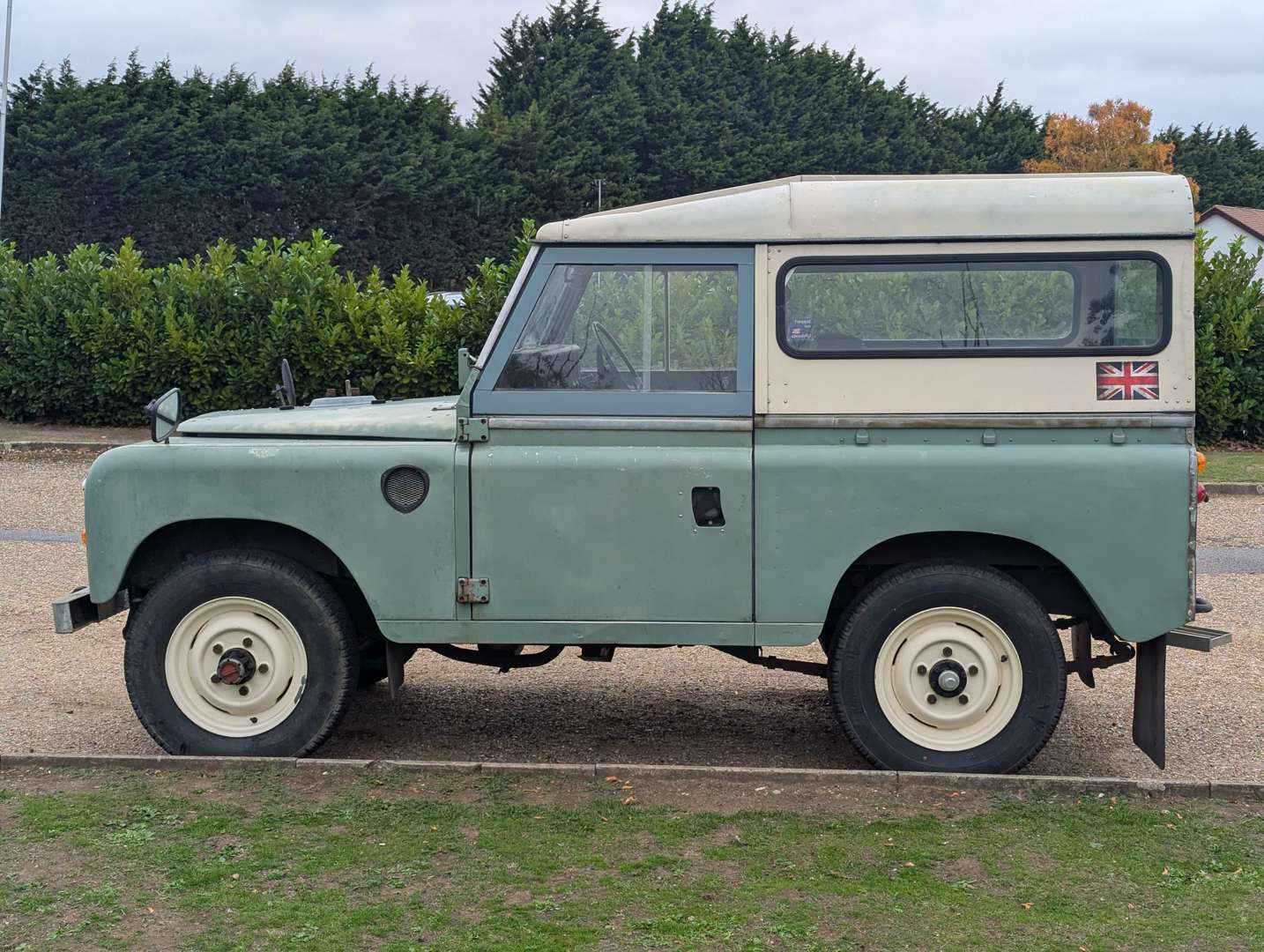 <p>1969 LAND ROVER SERIES IIA</p>