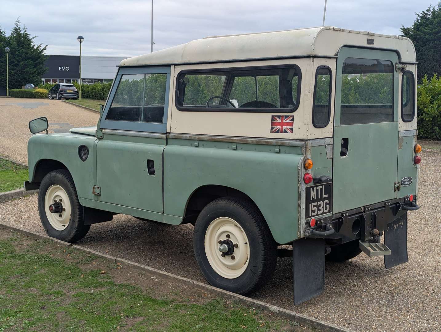 <p>1969 LAND ROVER SERIES IIA</p>