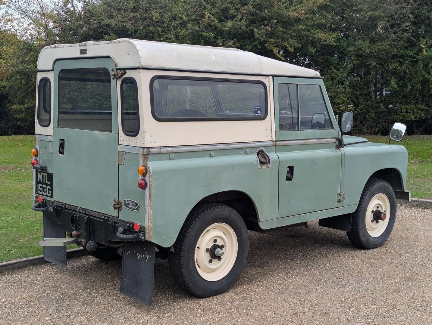 <p>1969 LAND ROVER SERIES IIA</p>