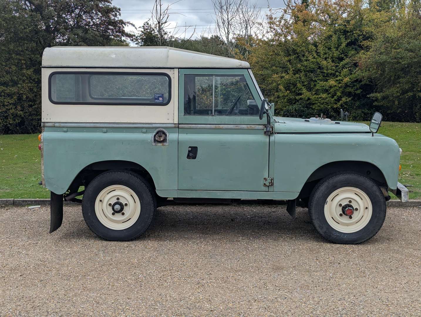<p>1969 LAND ROVER SERIES IIA</p>