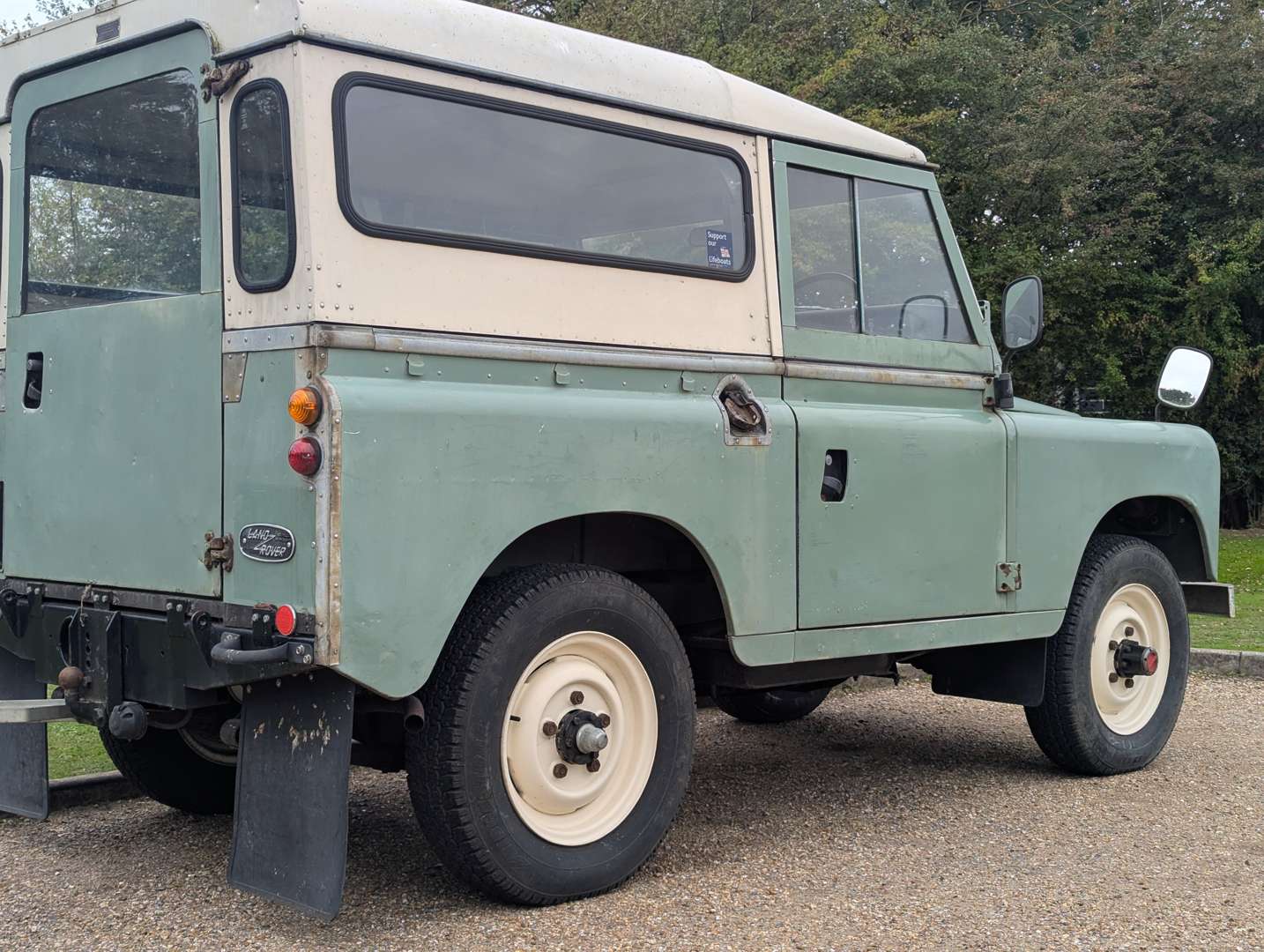 <p>1969 LAND ROVER SERIES IIA</p>