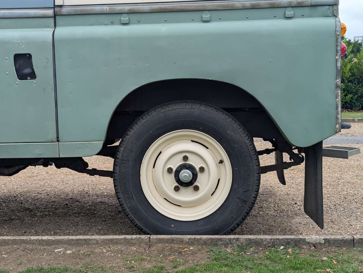 <p>1969 LAND ROVER SERIES IIA</p>