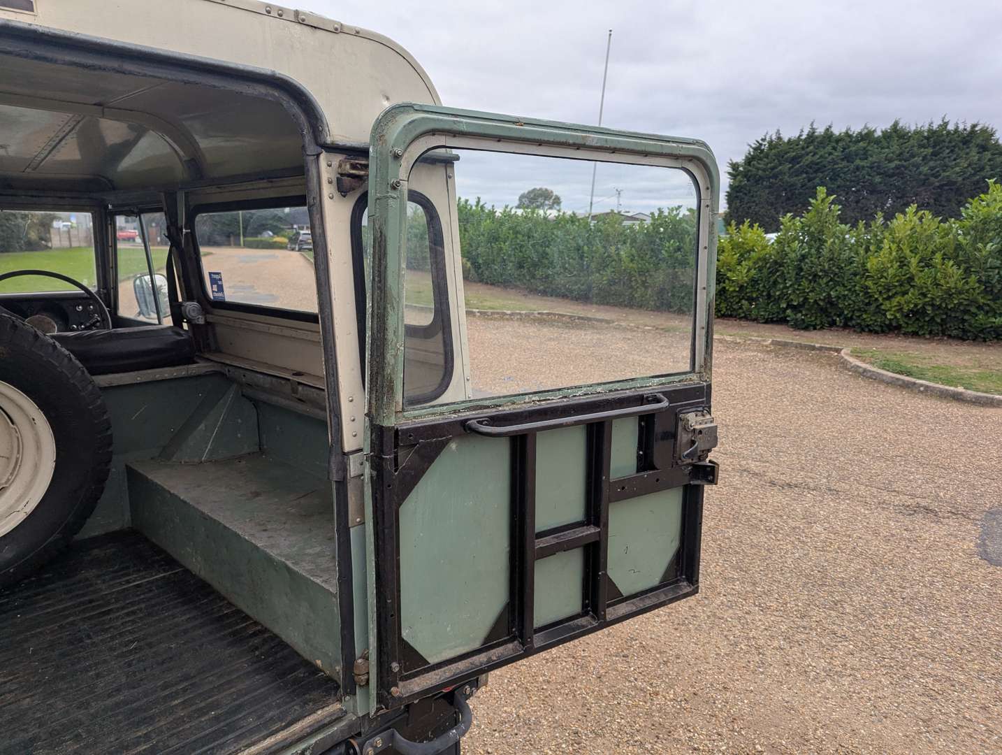 <p>1969 LAND ROVER SERIES IIA</p>