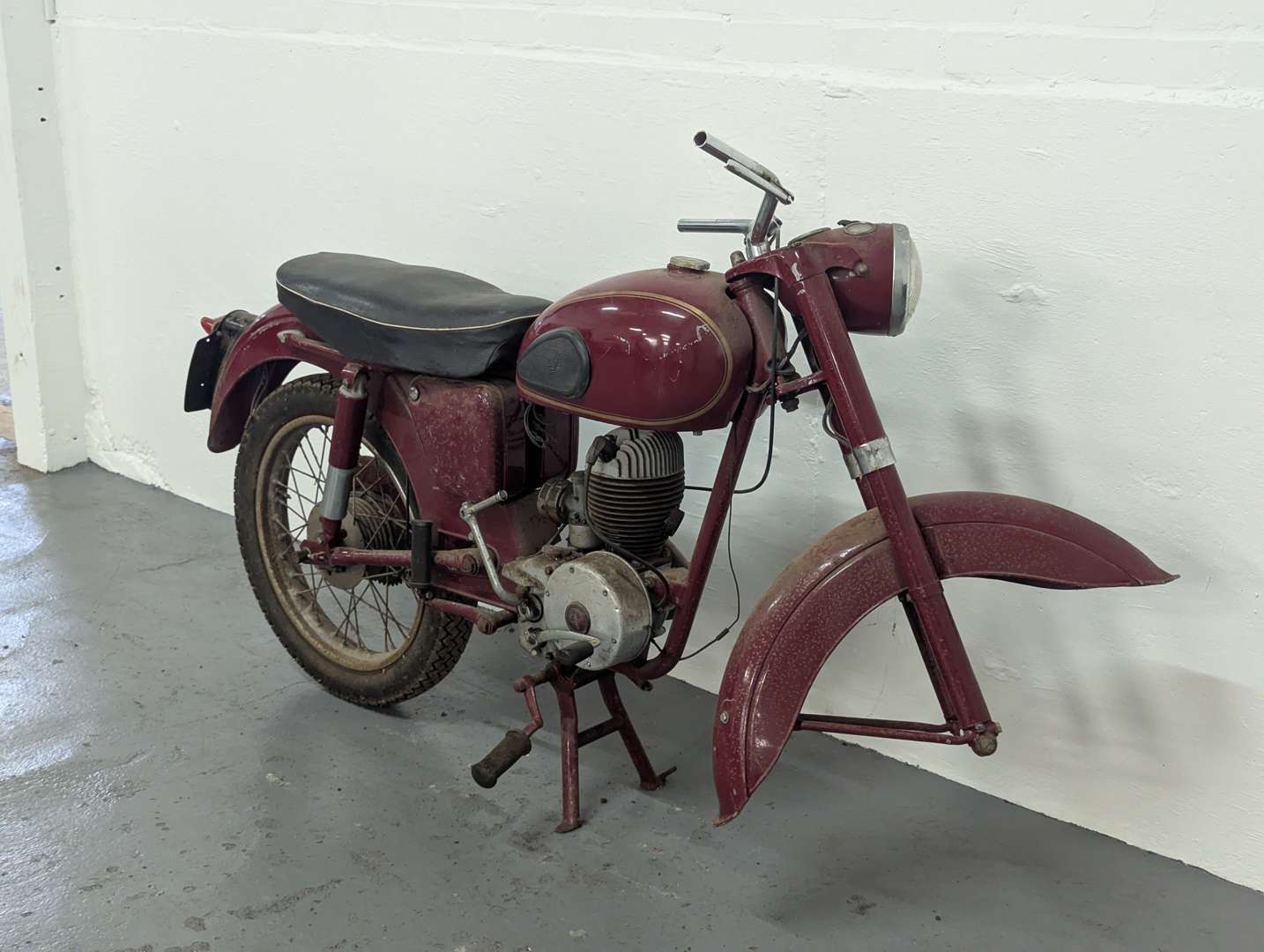 <p>1957 JAMES CAPTAIN</p>