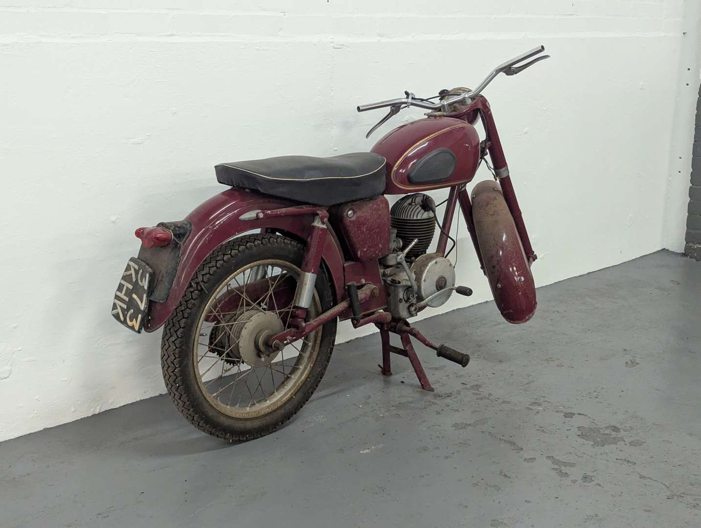 <p>1957 JAMES CAPTAIN</p>