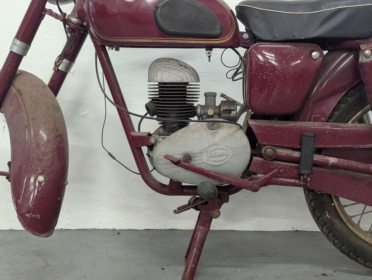 <p>1957 JAMES CAPTAIN</p>