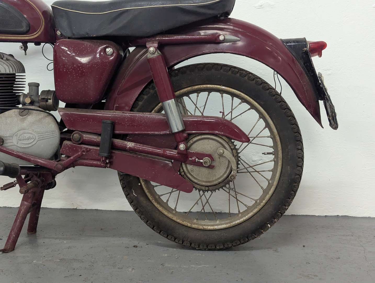 <p>1957 JAMES CAPTAIN</p>