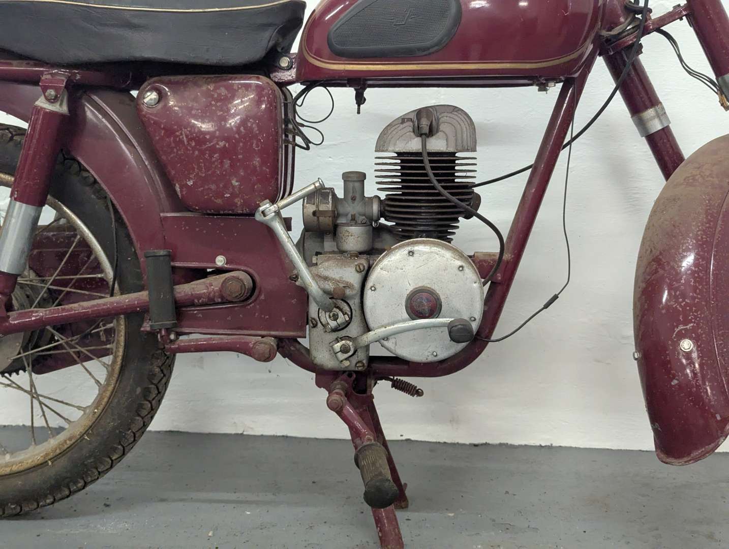 <p>1957 JAMES CAPTAIN</p>