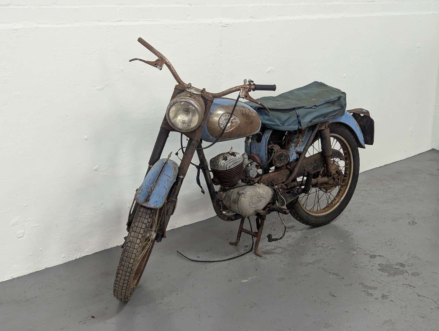 <p>1962 BSA BANTAM</p>