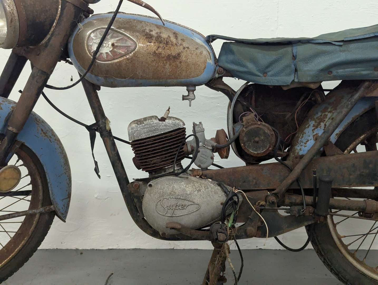 <p>1962 BSA BANTAM</p>